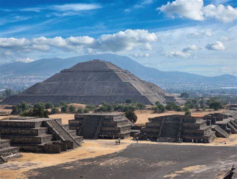 La Rivolta di Teotihuacan: Un Esplosione di Fuoco e Sangue Contro il Potere Olmeco